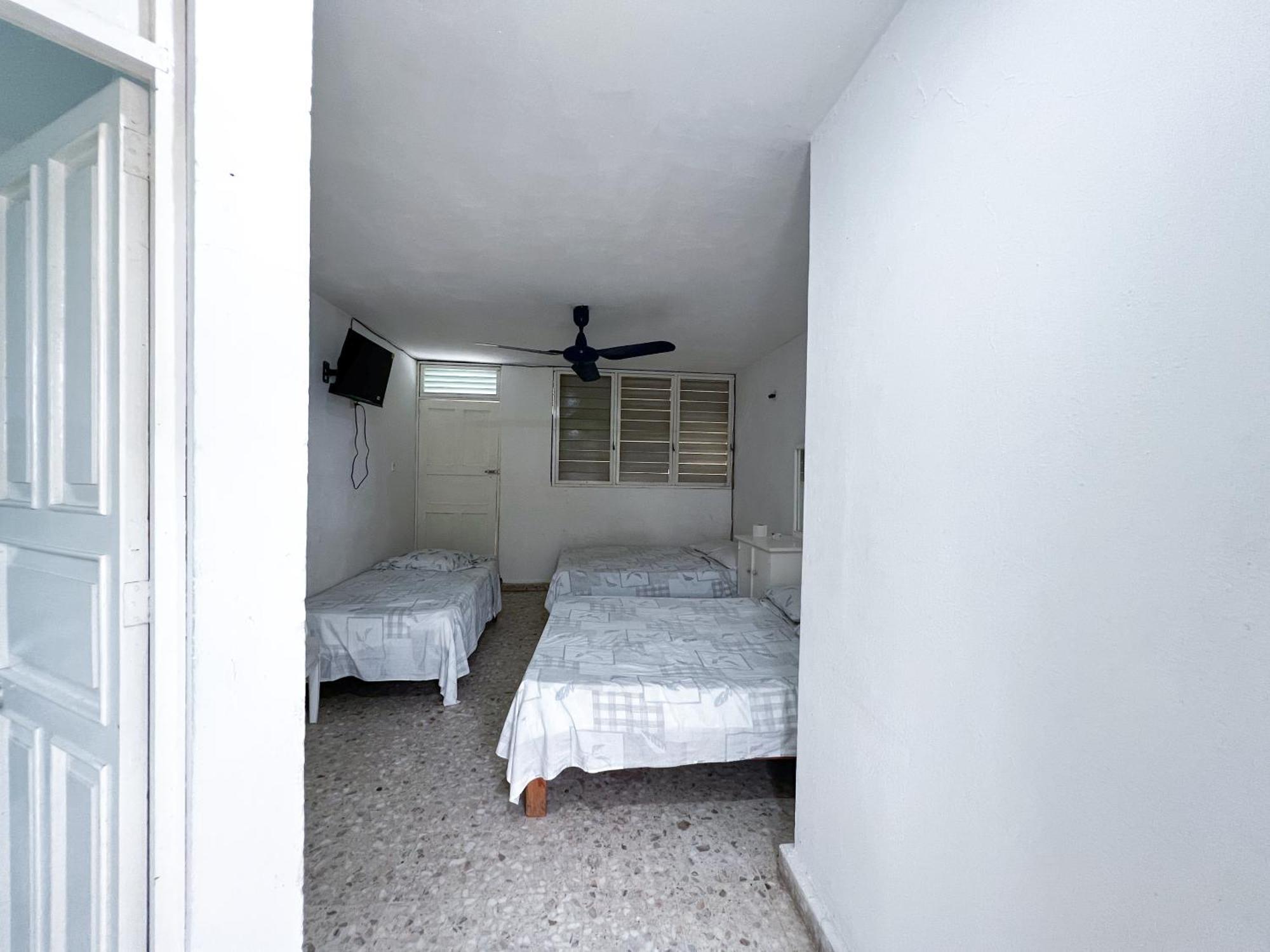 ホテル Casa De Huespedes Walton アカプルコ エクステリア 写真