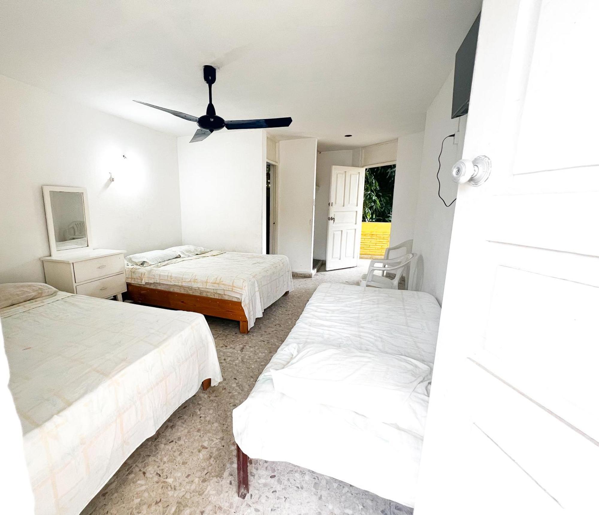 ホテル Casa De Huespedes Walton アカプルコ エクステリア 写真